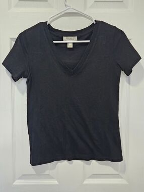 Forever 21 Women's Black V-Neck Short Sleeve Top